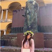 studentessa impartisce lezioni private di matematica